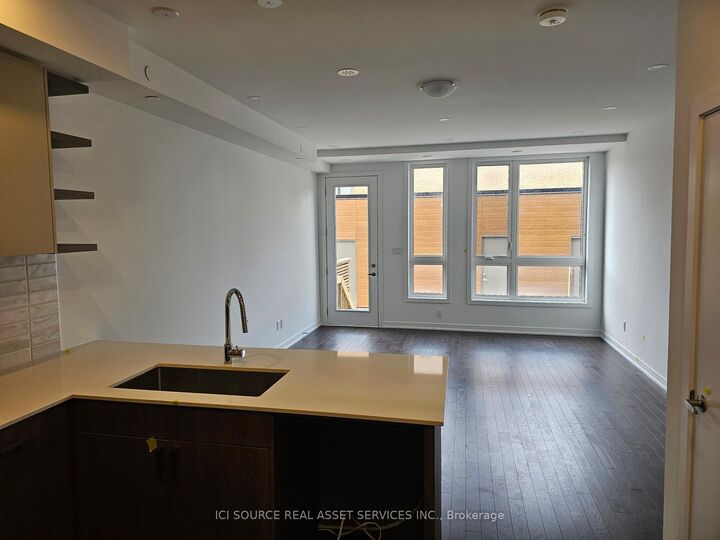 Property Photo:  70 Green Gardens Boulevard Unit 2 (Upper)  ON M6A 2M3 