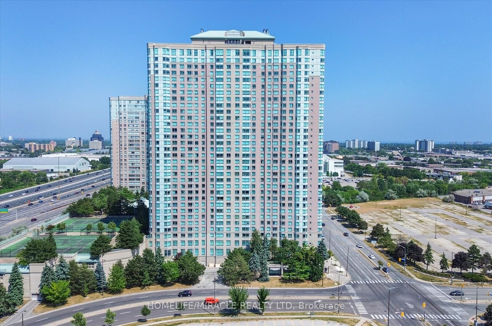 Property Photo: 68 Corporate Drive 3521 ON M1H 3H3