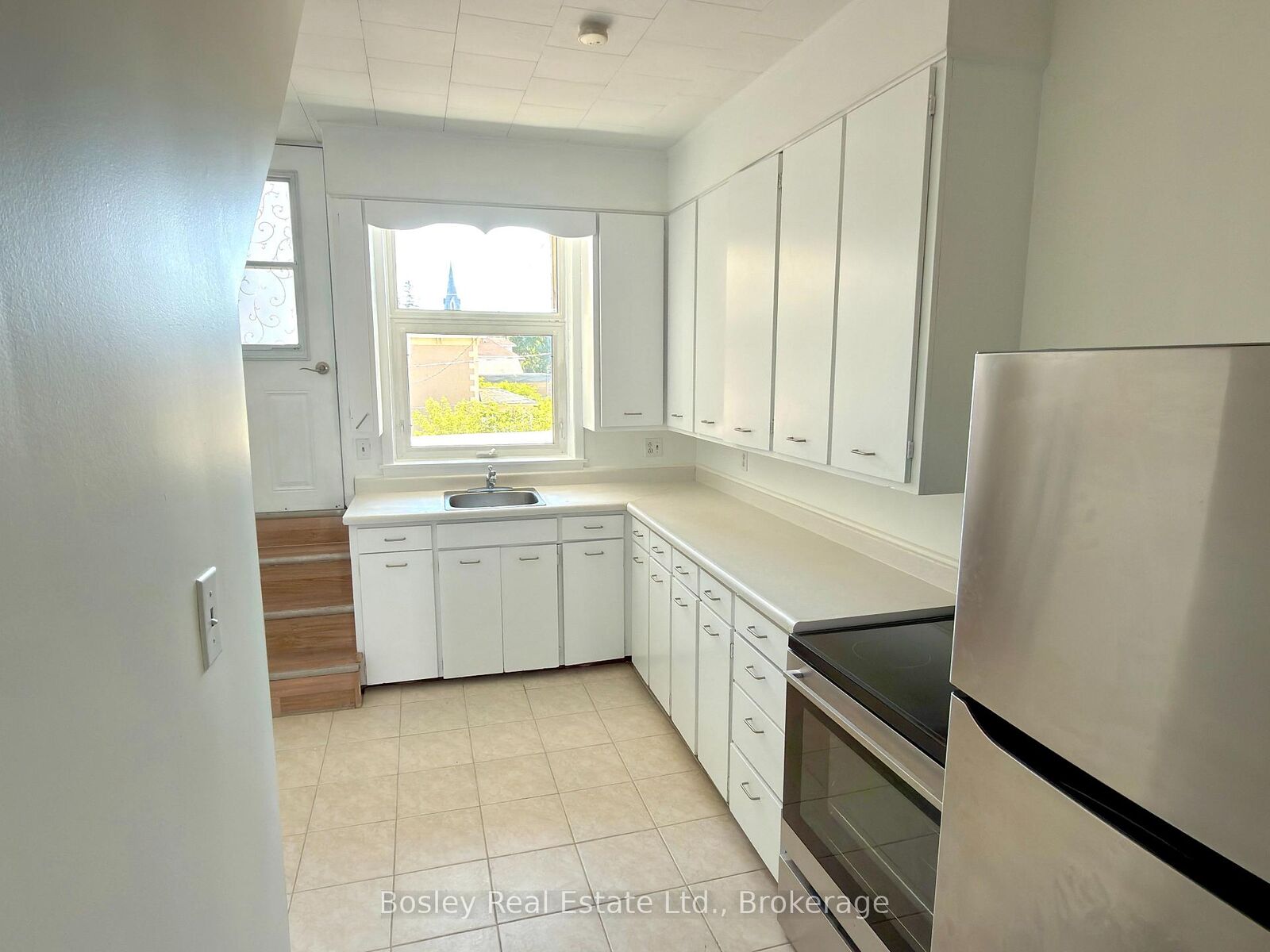 Property Photo:  50 Sykes Street N 2  ON N4L 1R2 