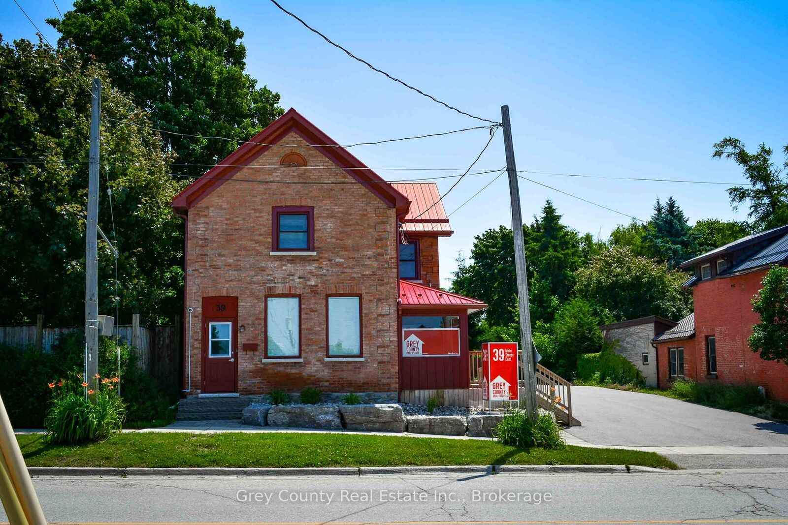 Property Photo:  39 Main St Street E B  ON N0C 1H0 