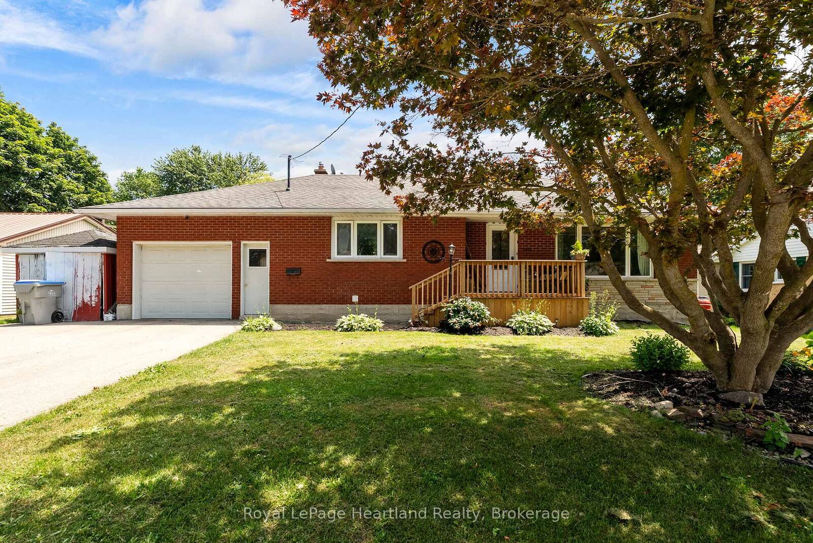 Property Photo:  240 Elm Avenue N  ON N4W 3E8 
