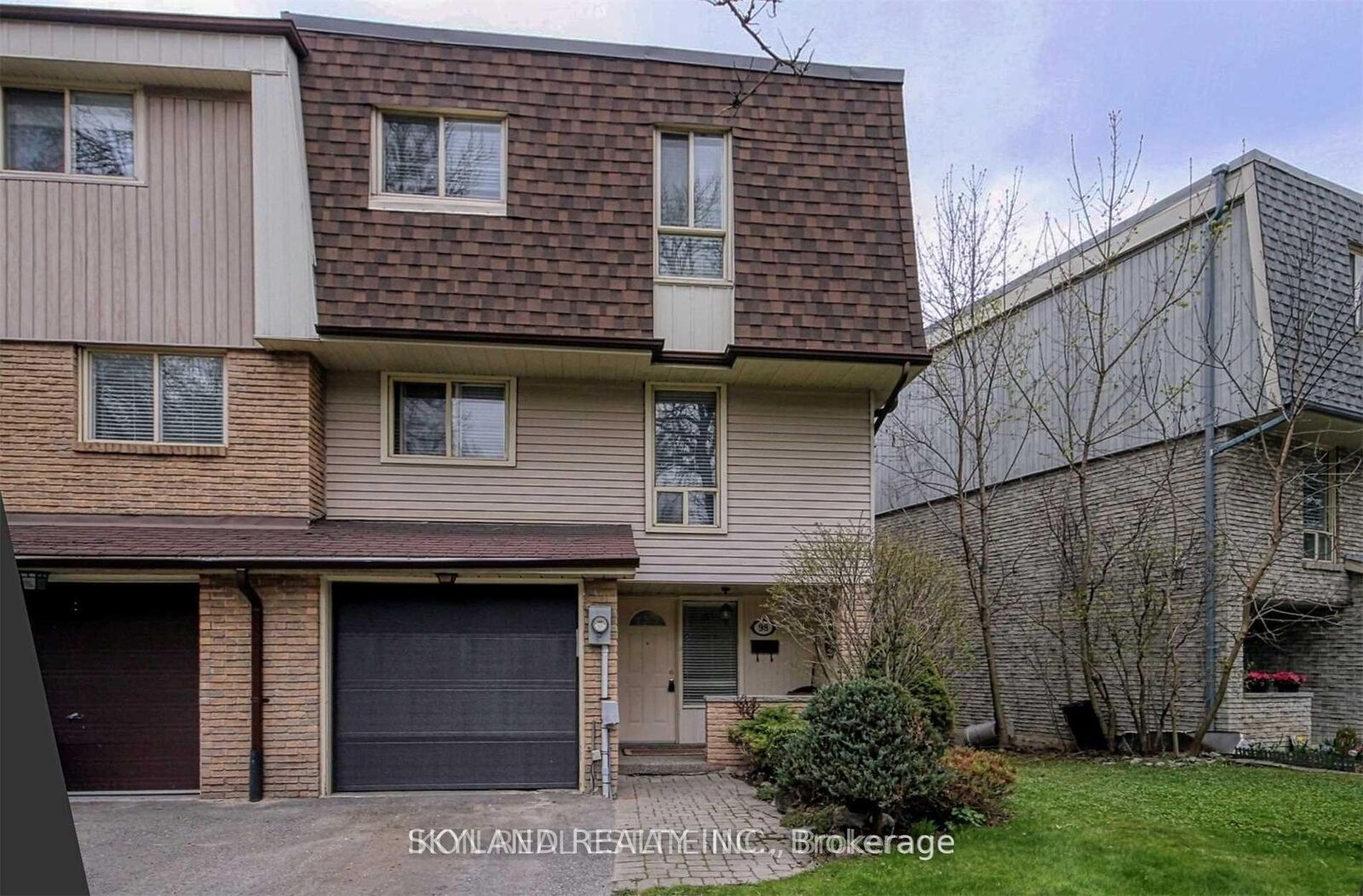 Photo de la propriété: 98 Henderson Drive ON L4G 3M3