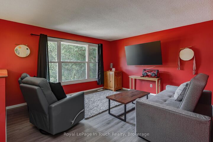Property Photo: 817 Birchwood Drive ON L4R 4Y3