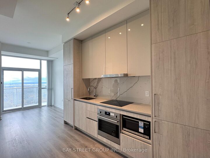 Property Photo:  225 Commerce Street 6508  ON L4K 0R1 