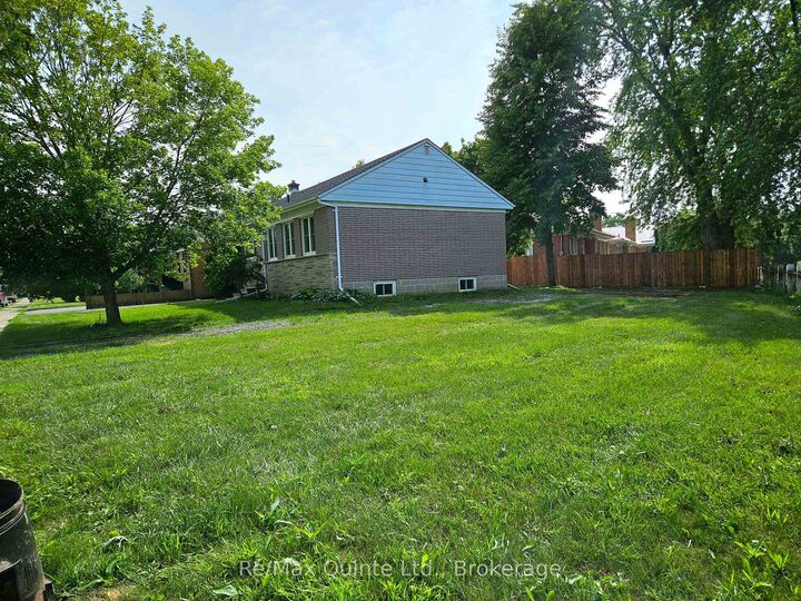 Property Photo: 54 Greenlawn Avenue ON K8N 4B5