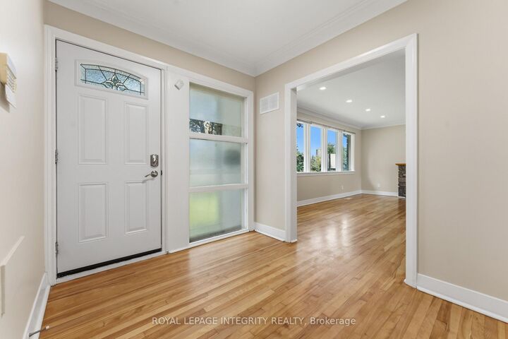Property Photo: 1873 Fairbanks Avenue ON K1H 5X6