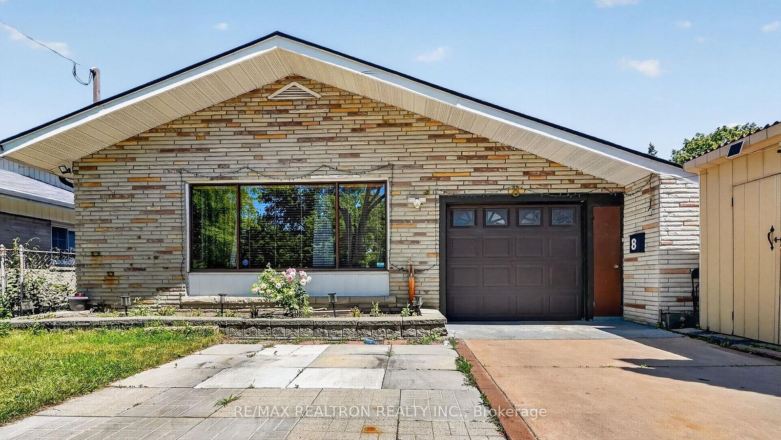 Property Photo: 8 Bonnechere Crescent ON M1K 4Y8
