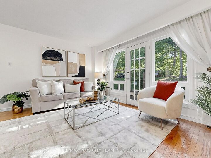 Property Photo: 60 Tangle Briar Way ON M2J 2M4