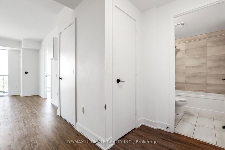 Property Photo: 50 George Butchart Drive 906 ON M3K 0C9