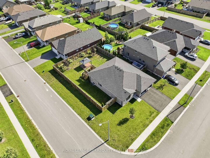 Photo de la propriété: 96 Darrell Drain Crescent ON K0L 2V0