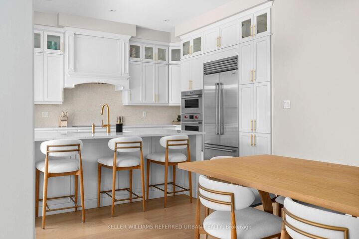 Property Photo: 1318 Courtleigh Trail ON L6H 7Y5