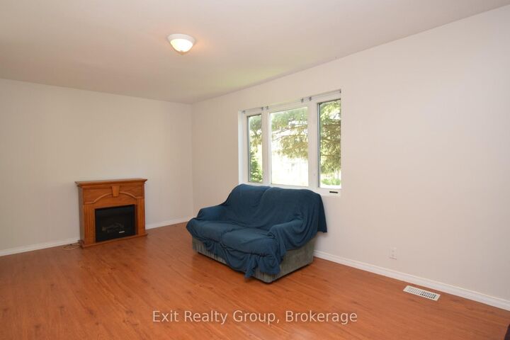Property Photo: 11 Flindall Street ON K8V 3C9