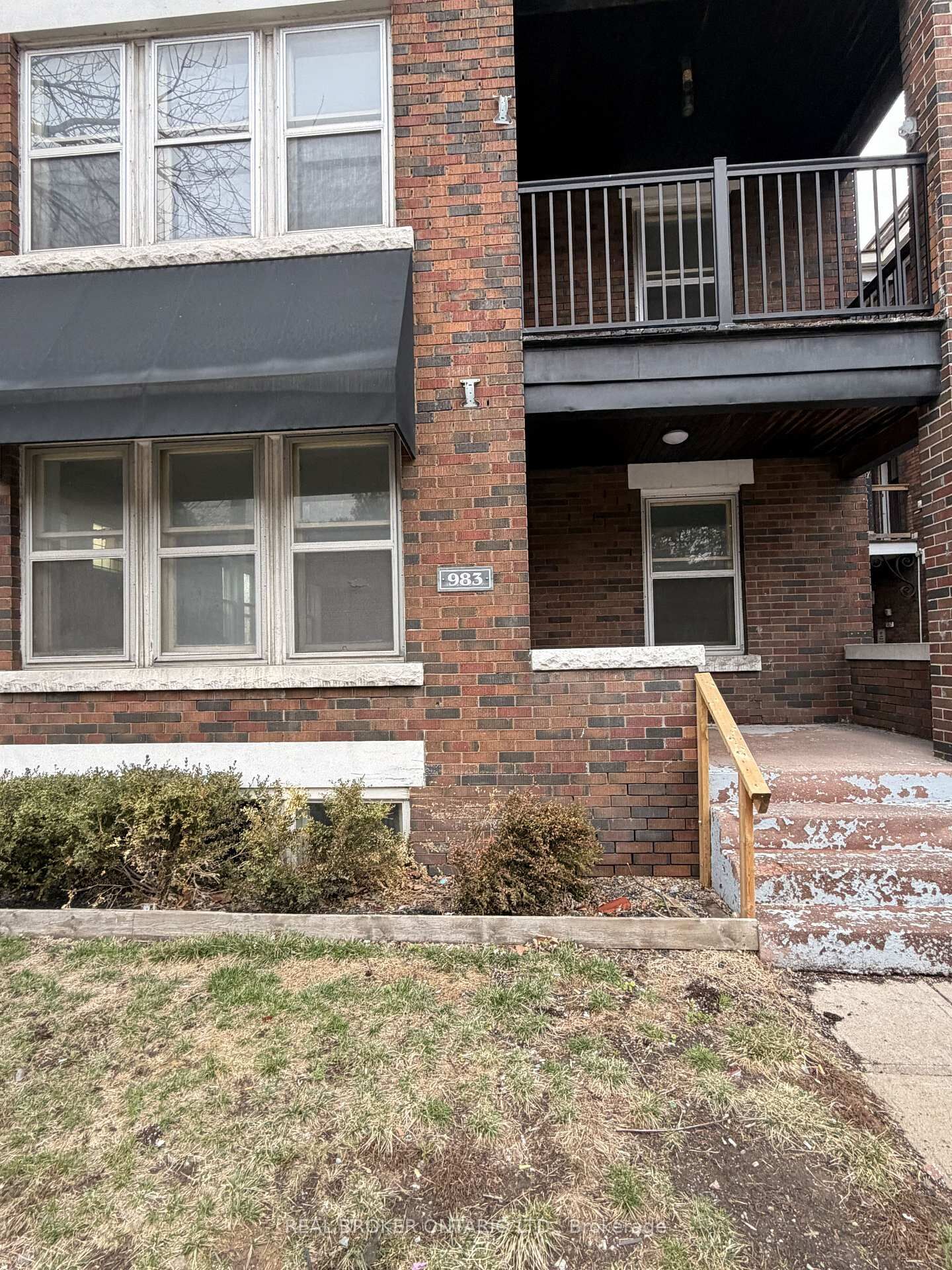 Property Photo:  983 Main Street E 1  ON L8M 1N3 