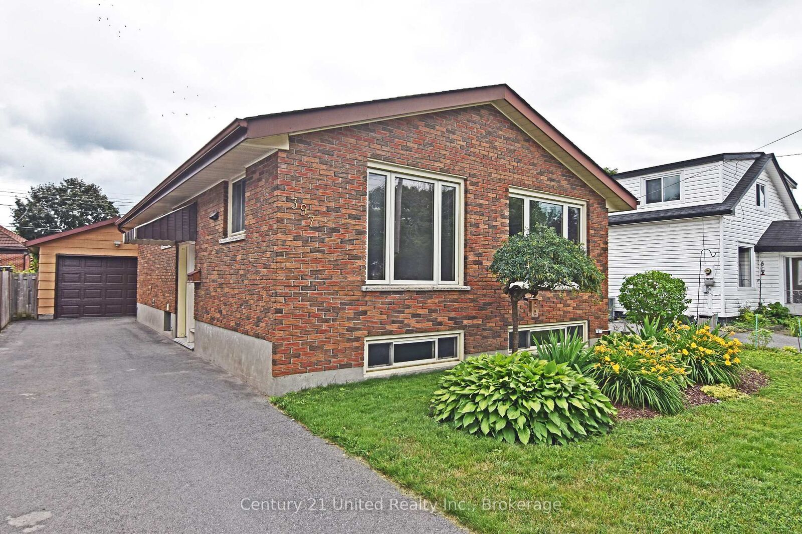Photo de la propriété:  397 Edison Avenue  ON K9J 4G4 