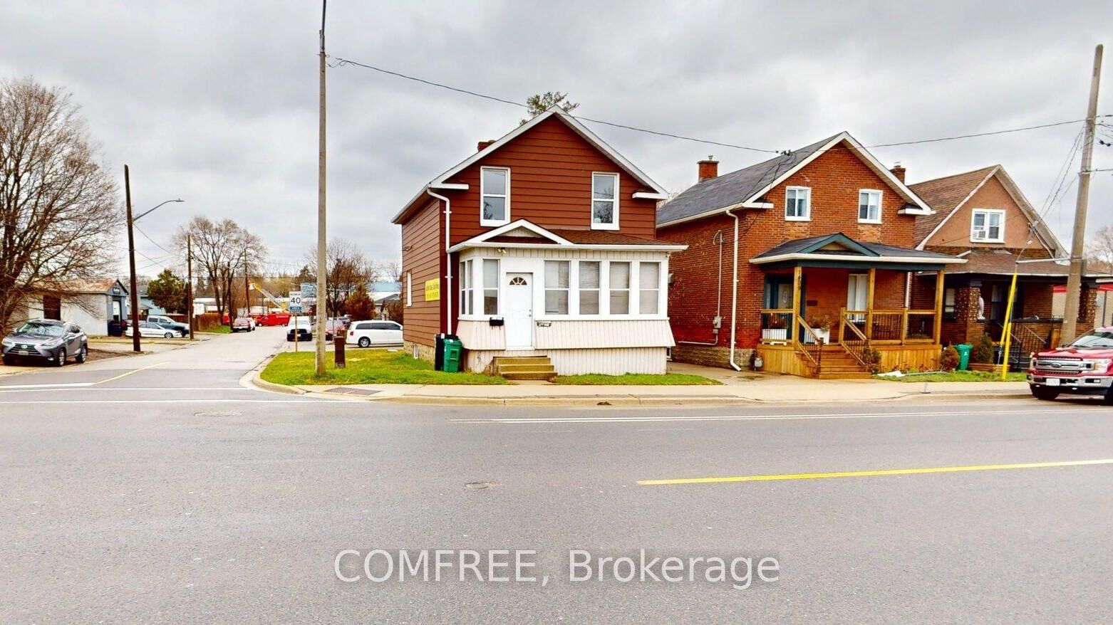 Property Photo:  1405 King Street E  ON N3H 3R3 
