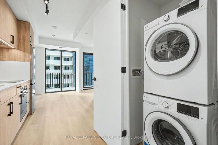 Property Photo:  109 Erskine Avenue 1111  ON M4P 0G6 