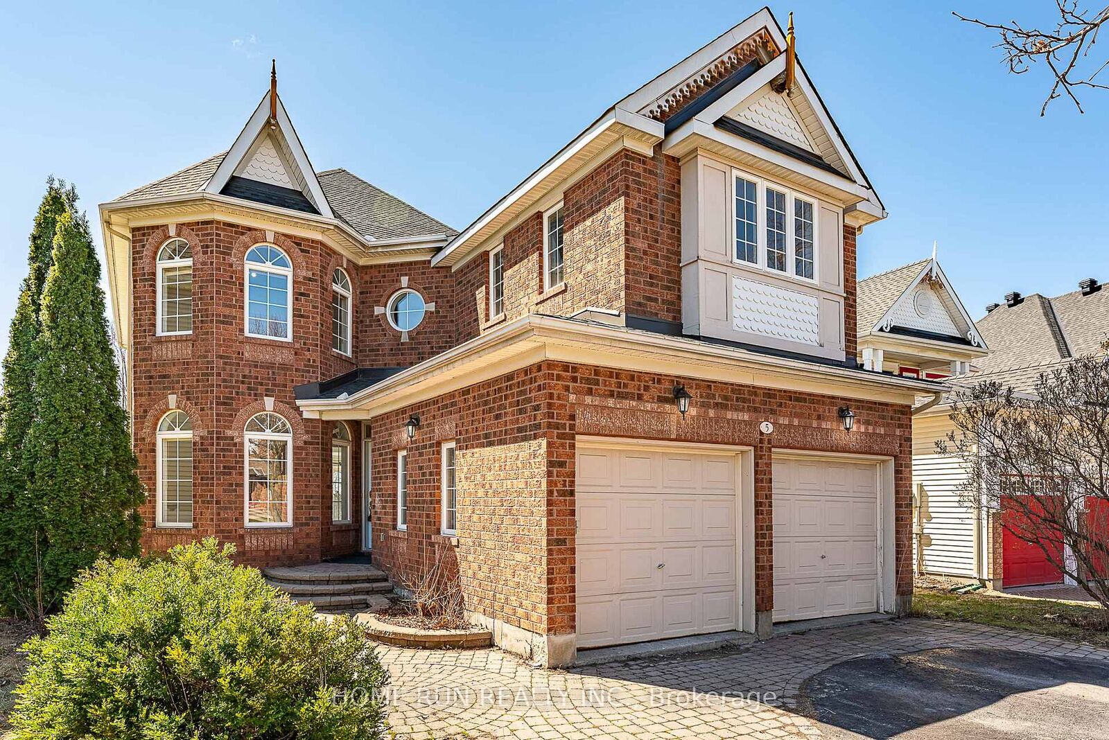 Property Photo: 5 Cheltonia Way ON K2T 1G1
