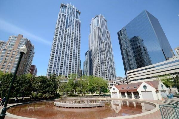 Property Photo:  761 Bay Street 3913  ON M5G 2R2 