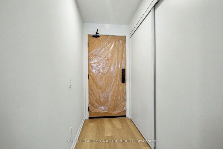 Property Photo:  109 Erskine Avenue 1610  ON M4P 0G6 