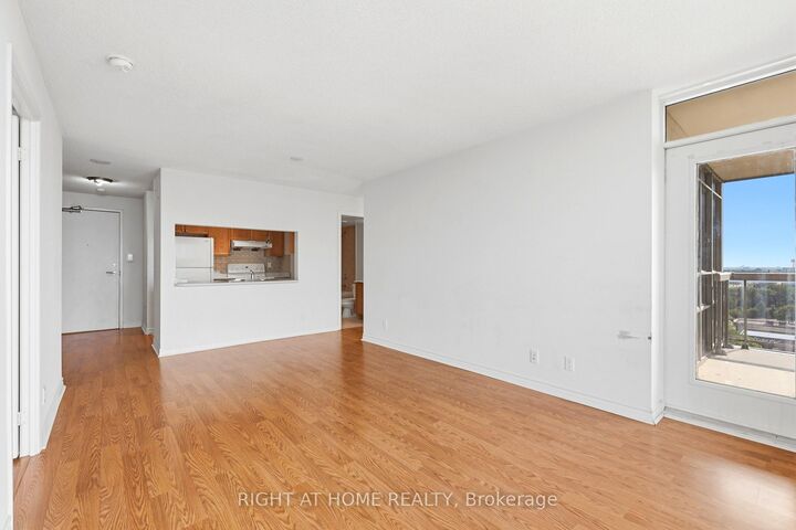Property Photo: 18 Mondeo Drive 727 ON M1P 5C8