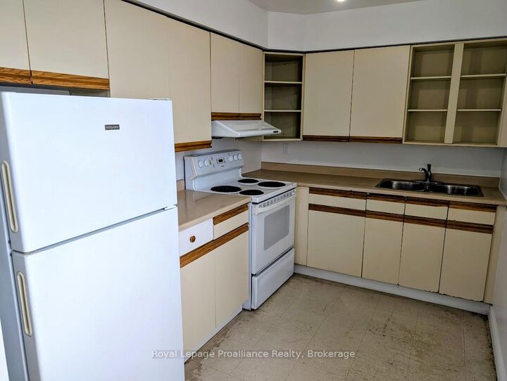 Property Photo:  328 Aylmer Street 301  ON K9H 3V6 