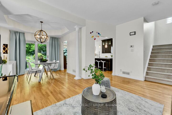 16 Hemlo Crescent — photo 1
