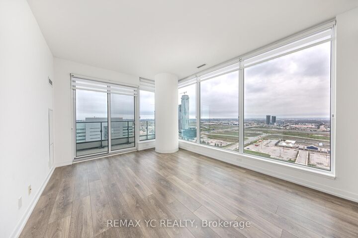 Property Photo:  5 Buttermill Avenue 2709  ON L4K 0J5 