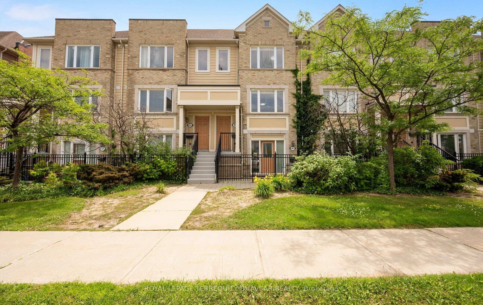 Property Photo: 3098 Eglinton Avenue W 94 ON L5M 8C5