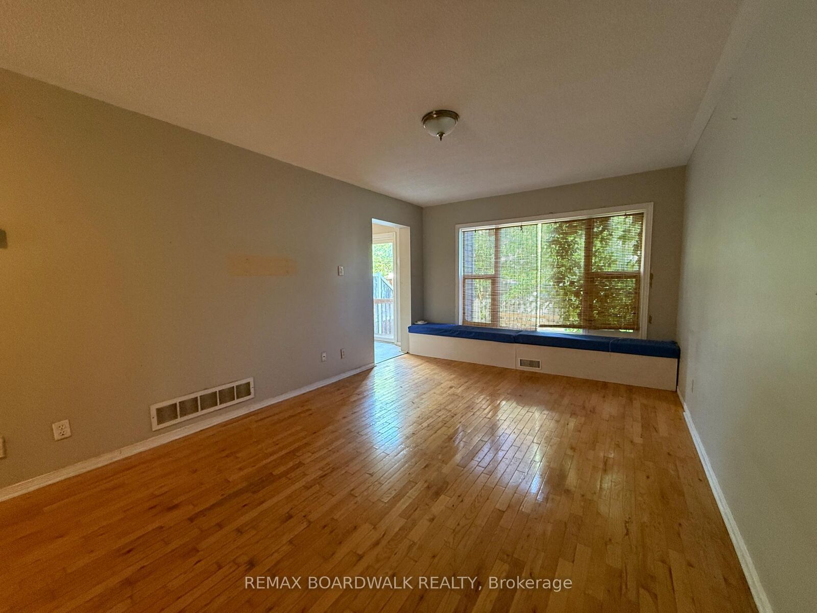 Property Photo:  11 Meadowbreeze Drive  ON K2M 2L6 