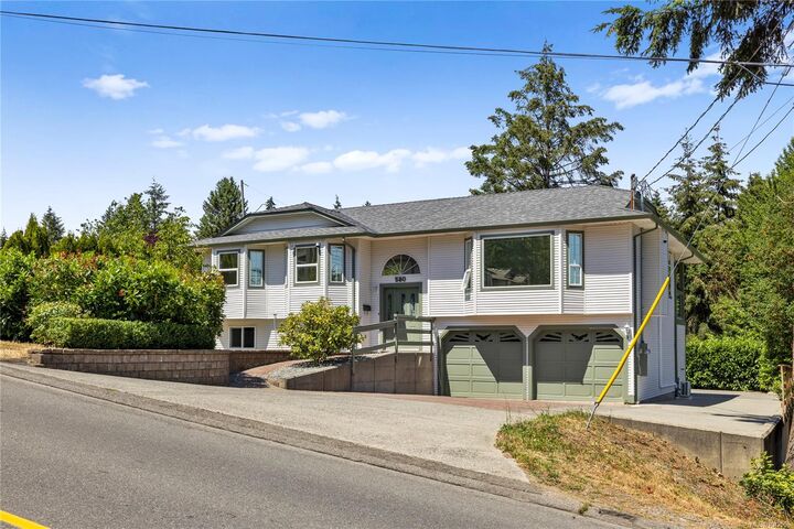 Property Photo: 580 Ninth St BC V9R 6G5