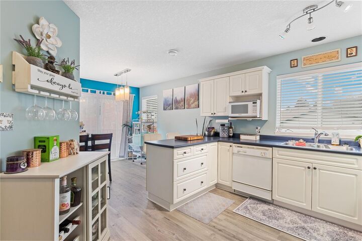 Property Photo: 4895 Fairbrook Cres BC V9T 6L6