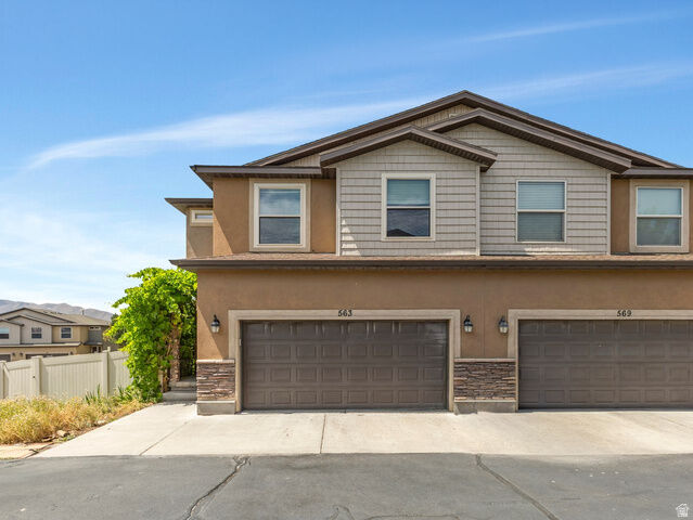 Property Photo: 563 W Goldenrod Way UT 84045