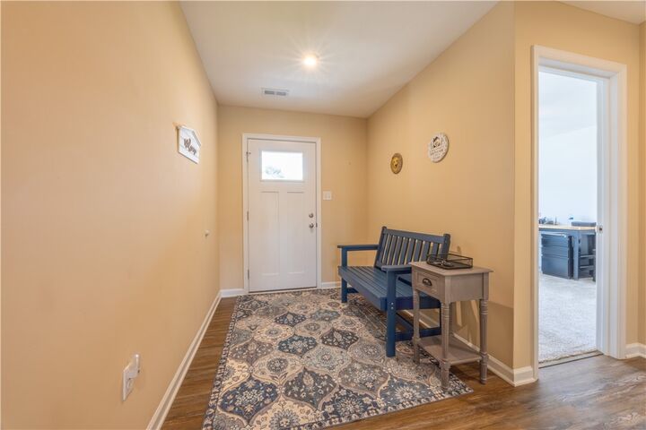 Property Photo:  1012 Colonial Dr  PA 15401 