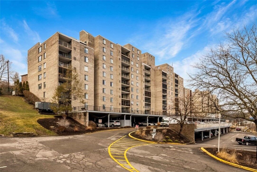 Property Photo:  2160 Greentree Rd. 405W  PA 15220 