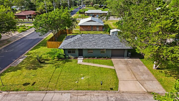 Property Photo:  609 Magnolia Street  TX 78602 