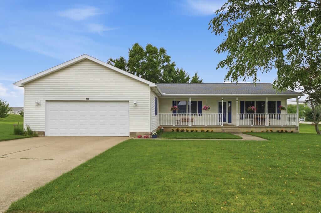Property Photo: 792 King Ridge Dr OH 44805