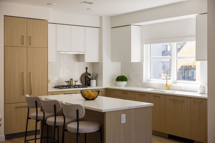Property Photo: 604 Rochester Avenue BC V3K 0J8