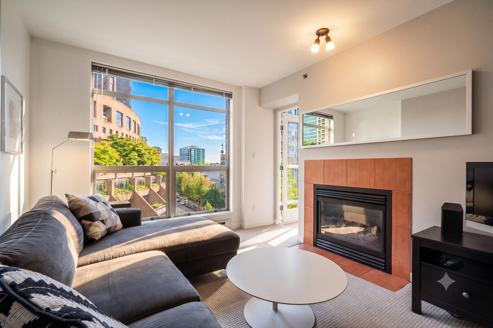 Property Photo:  819 Hamilton Street 701  BC V6B 6M2 