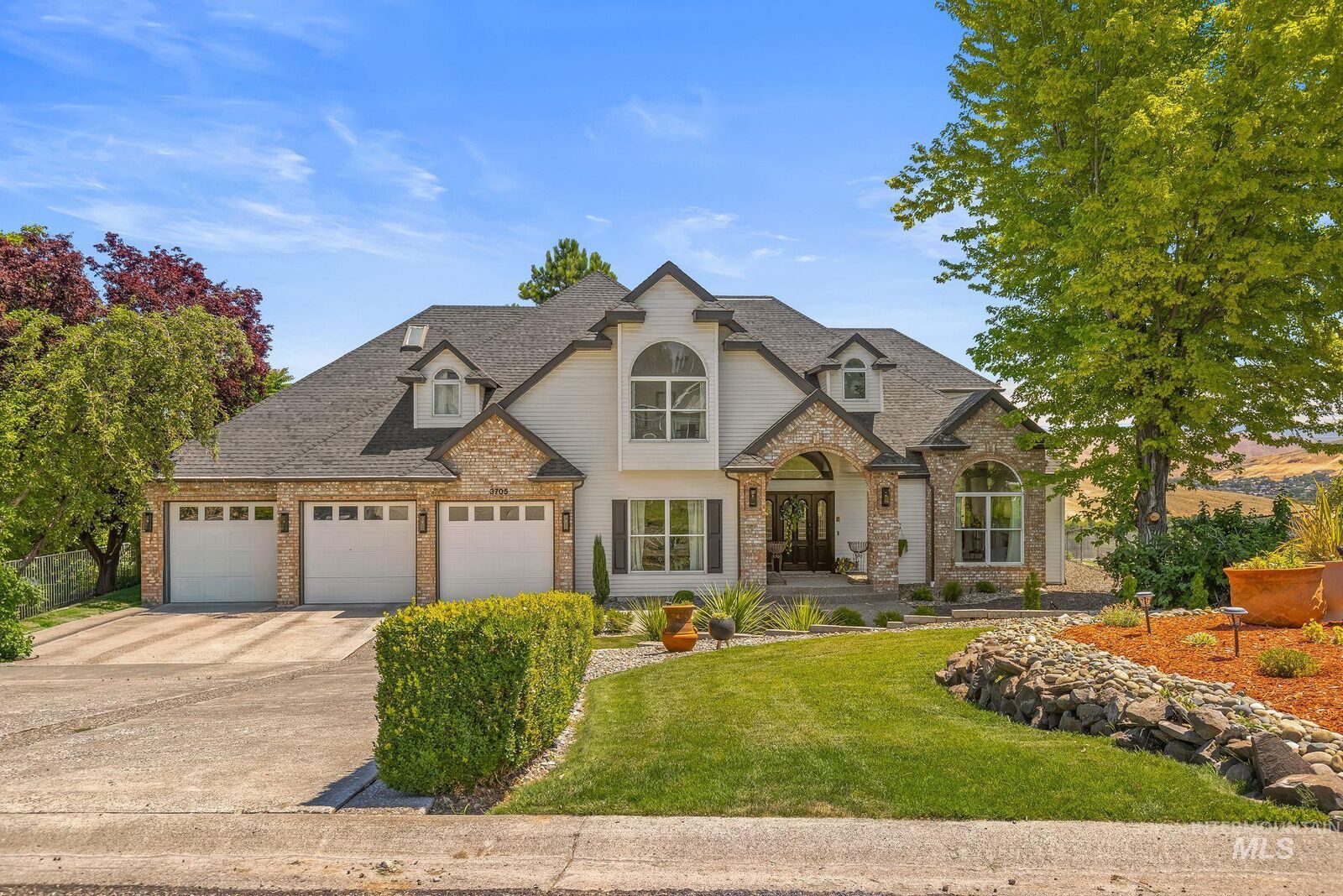 Property Photo:  3705 Nicklaus Drive  WA 99403 