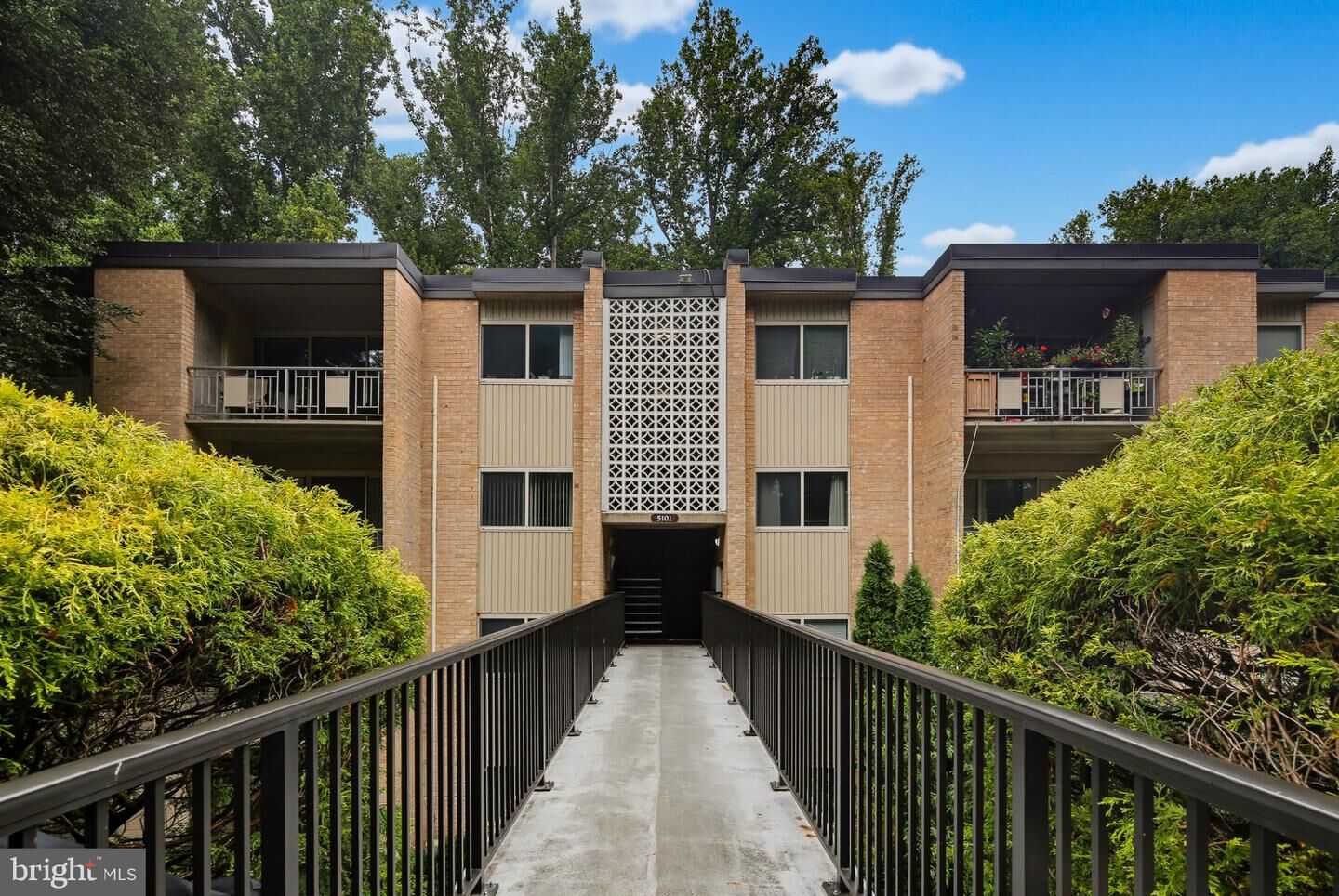 Property Photo: 5101 Crossfield Court 12 MD 20852