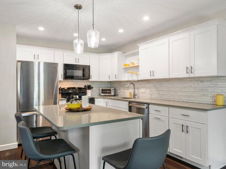Property Photo: 206 Sand Court PA 17522