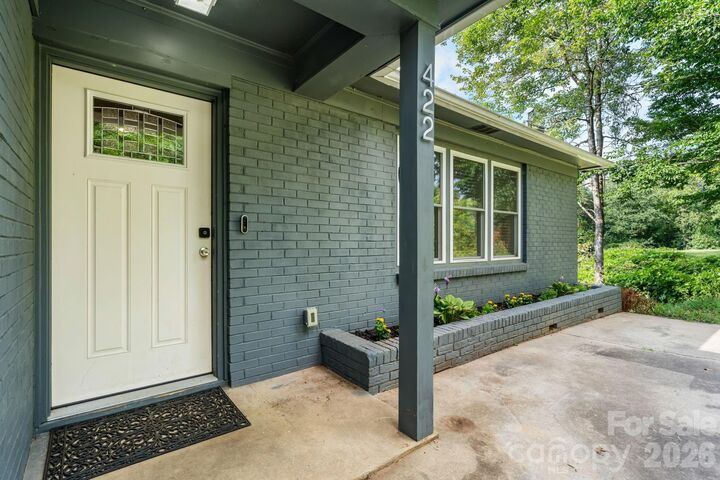 Property Photo: 422 Arlington Circle NW NC 28645