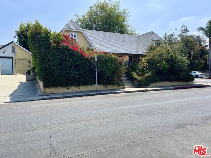 Property Photo:  500 N Kingsley Dr  CA 90004 