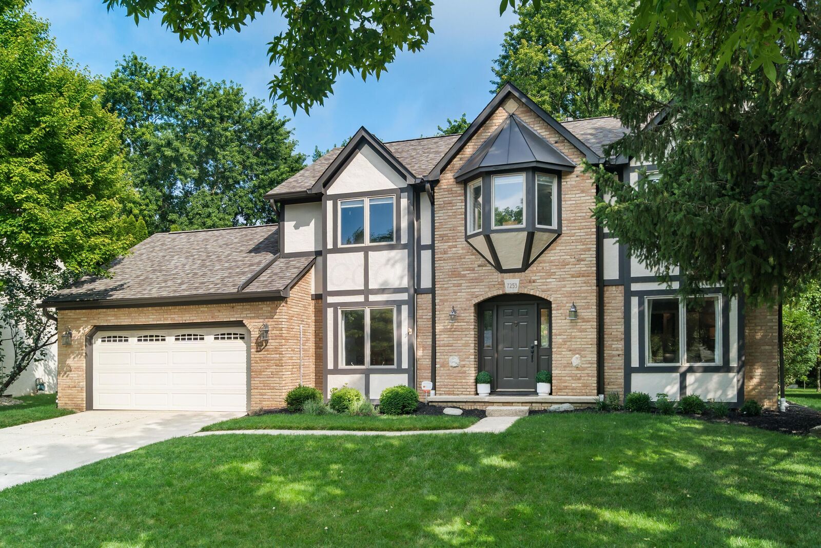 Property Photo: 7253 Fitzwilliam Drive OH 43017