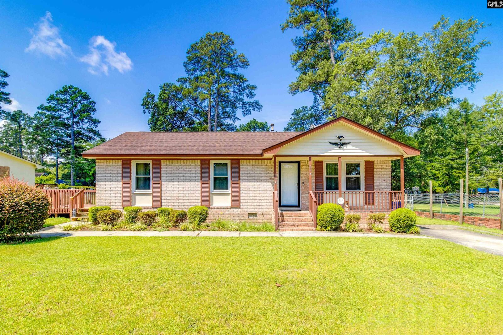Property Photo:  608 Juniper  SC 29203 
