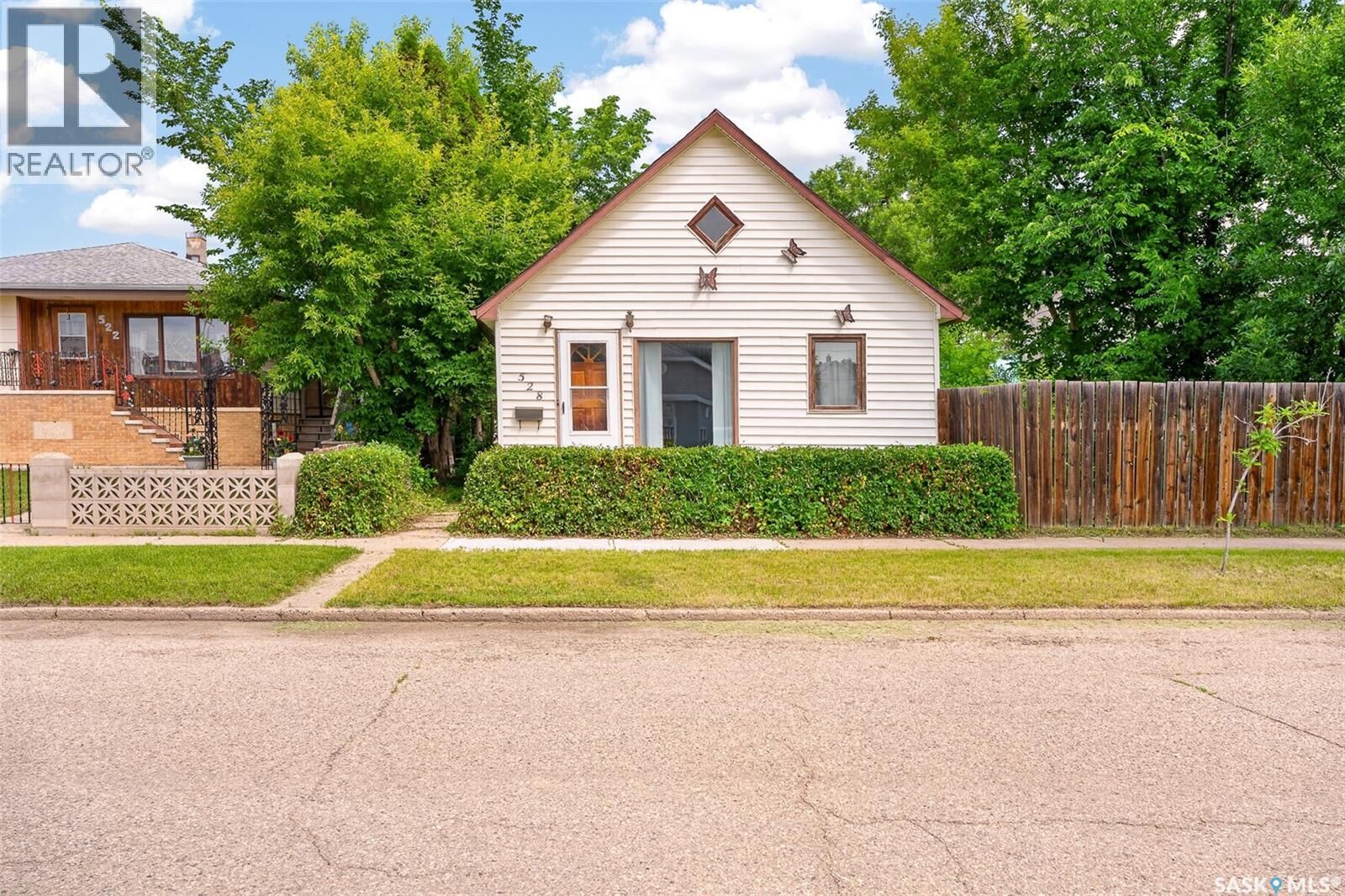 Property Photo: 528 Ominica Street E SK S6H 0H3