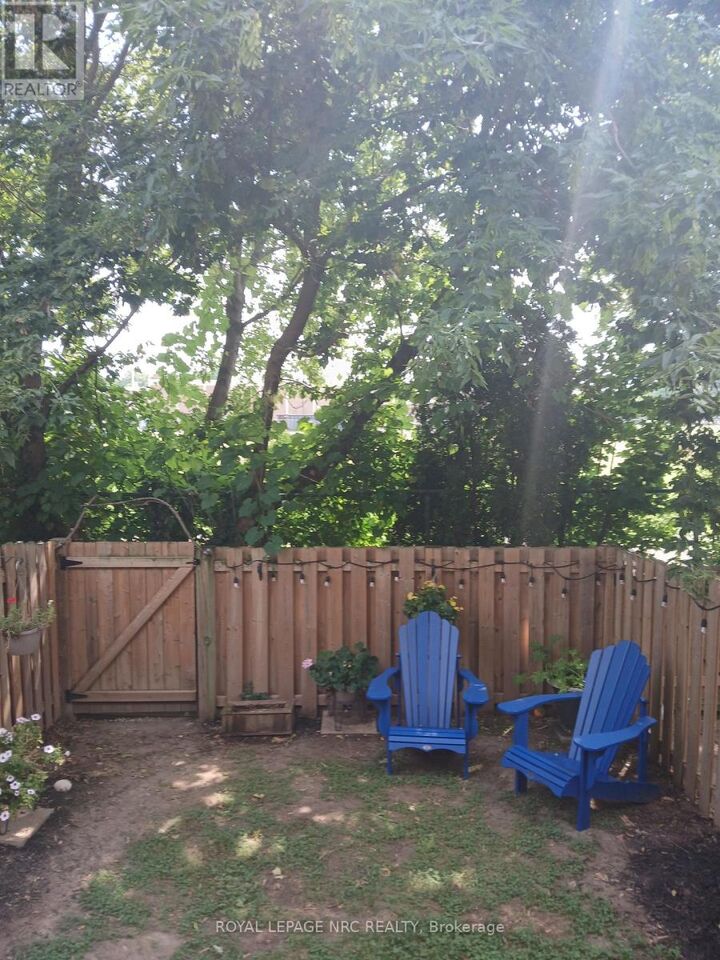 Property Photo:  302 Vine Street 31  ON L2M 7M6 