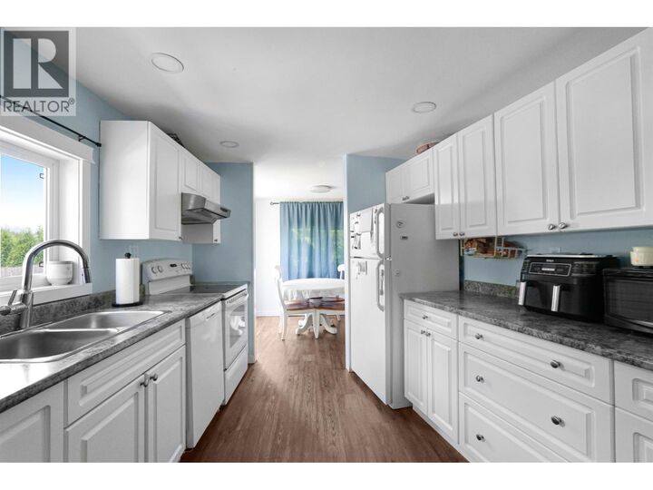 Property Photo:  60 Bartholomew Street  BC V8C 2J7 