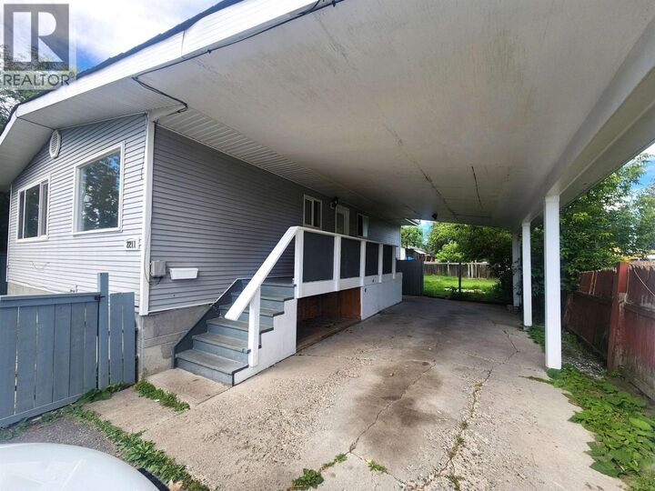 Property Photo: 2211 Oak Street BC V2L 1Z9