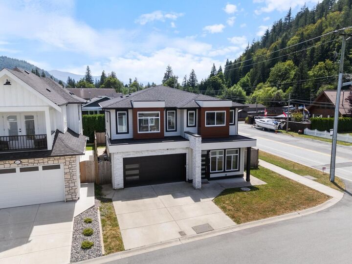Property Photo:  860 Willow Place  BC V0M 1K0 